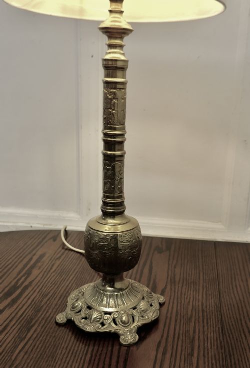 TALL EMBOSSED BRASS TABLE LAMP - ADDITIONAL PHOTO 4