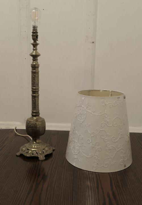 TALL EMBOSSED BRASS TABLE LAMP - ADDITIONAL PHOTO 7
