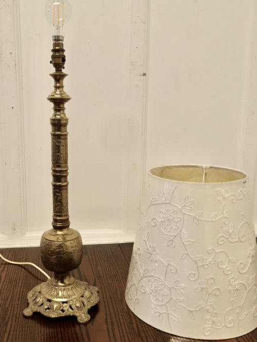 TALL EMBOSSED BRASS TABLE LAMP - ADDITIONAL PHOTO 8