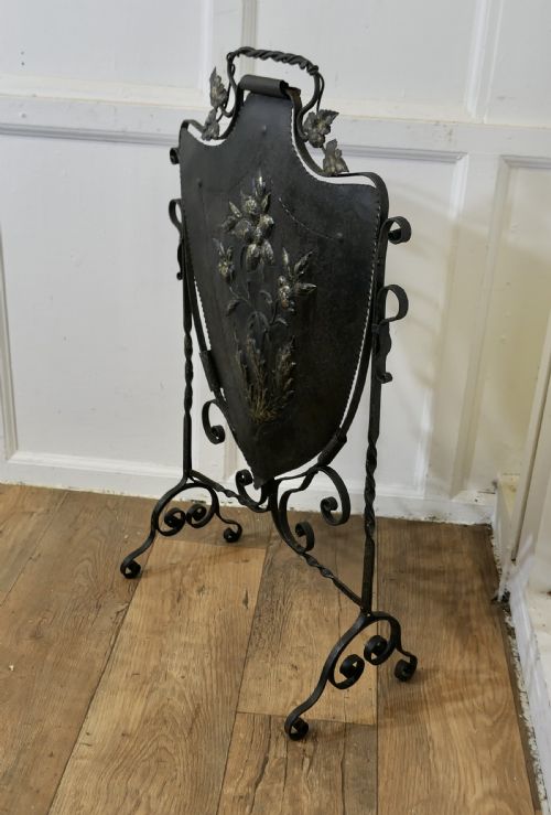 VICTORIAN ARTS AND CRAFTS GOTHIC SHIELD IRON FIRE SCREEN - ADDITIONAL PHOTO 1