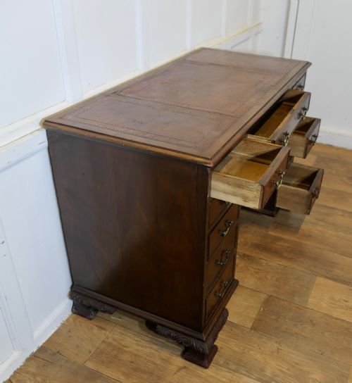 A LARGE VICTORIAN WALNUT KNEE HOLE DESK - ADDITIONAL PHOTO 3