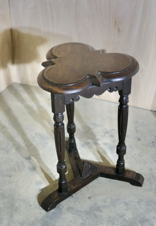 CELTIC GOTHIC OAK CLOVER LEAF TABLE - ADDITIONAL PHOTO 1