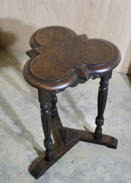CELTIC GOTHIC OAK CLOVER LEAF TABLE - ADDITIONAL PHOTO 2