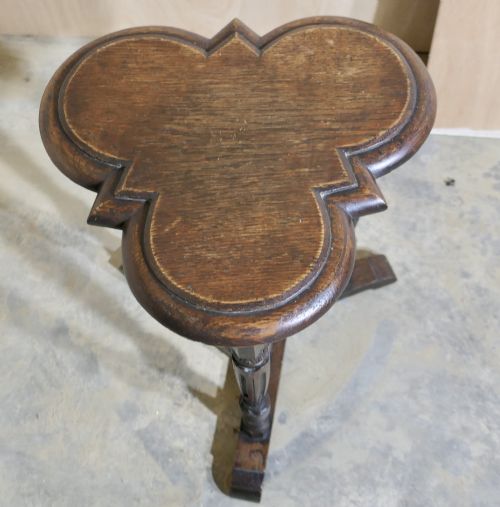 CELTIC GOTHIC OAK CLOVER LEAF TABLE - ADDITIONAL PHOTO 4