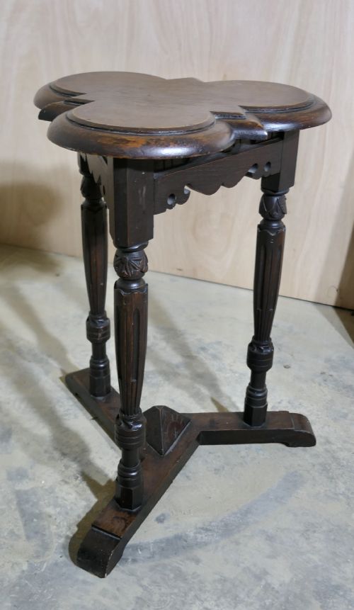 CELTIC GOTHIC OAK CLOVER LEAF TABLE - ADDITIONAL PHOTO 6