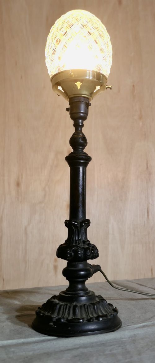 VICTORIAN BRONZE LAMP WITH DIAMOND CUT CRYSTAL SHADE - ADDITIONAL PHOTO 2