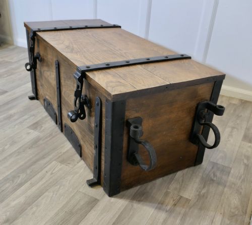 FRENCH ELM CANNONBALL BOX WITH IRON HASPS AND CARRYING HOOPS - ADDITIONAL PHOTO 2