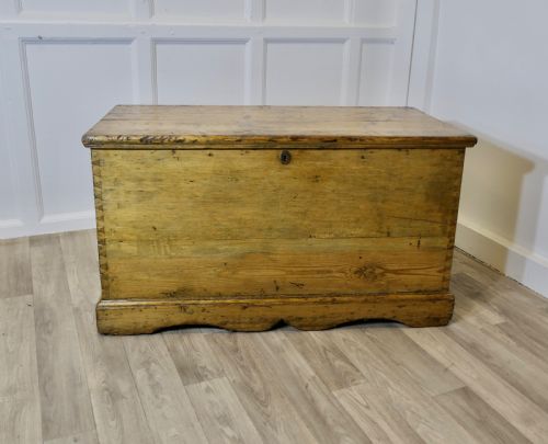 Beautiful Large Victorian Pine Blanket Box