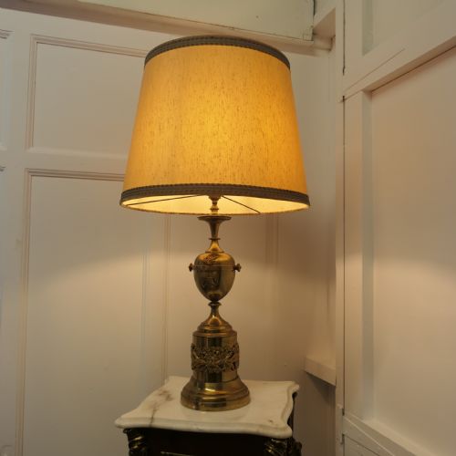 BRASS TABLE LAMP WITH ITALIAN CLASSICAL MASK AND MOUNTS TO THE BASE - ADDITIONAL PHOTO 3