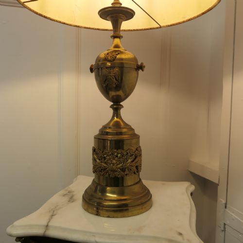 BRASS TABLE LAMP WITH ITALIAN CLASSICAL MASK AND MOUNTS TO THE BASE - ADDITIONAL PHOTO 4