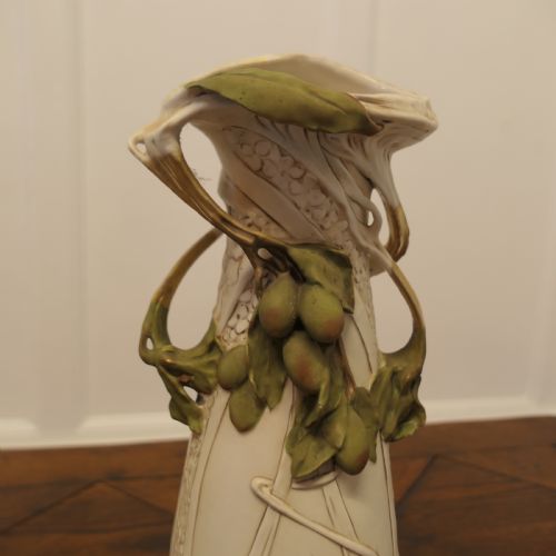 A PAIR OF LARGE ROYAL DUX BOHEMIA ART NOUVEAU 19TH CENTURY PORCELAIN VASES - ADDITIONAL PHOTO 2