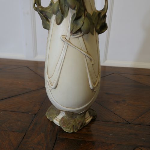 A PAIR OF LARGE ROYAL DUX BOHEMIA ART NOUVEAU 19TH CENTURY PORCELAIN VASES - ADDITIONAL PHOTO 5