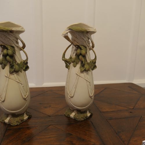 A PAIR OF LARGE ROYAL DUX BOHEMIA ART NOUVEAU 19TH CENTURY PORCELAIN VASES - ADDITIONAL PHOTO 6