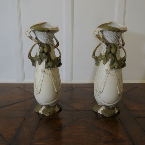 A PAIR OF LARGE ROYAL DUX BOHEMIA ART NOUVEAU 19TH CENTURY PORCELAIN VASES - ADDITIONAL PHOTO 7