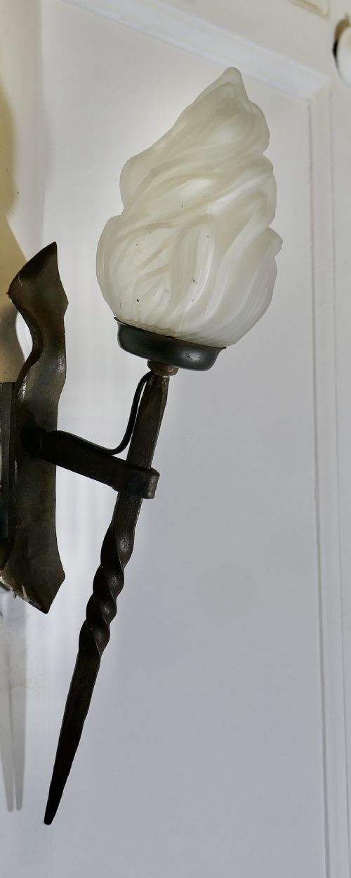 A SUPERB FRENCH GOTHIC IRON ENTRANCE WALL LIGHT - ADDITIONAL PHOTO 3