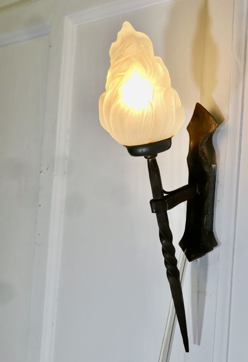 A SUPERB FRENCH GOTHIC IRON ENTRANCE WALL LIGHT - ADDITIONAL PHOTO 4