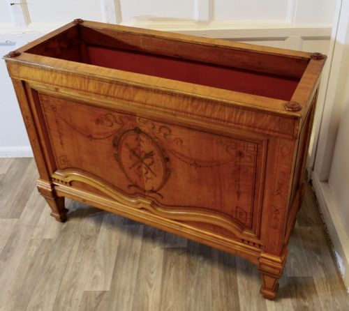 A LARGE FRENCH SATIN WALNUT PLANTER JARDINIRE - ADDITIONAL PHOTO 2