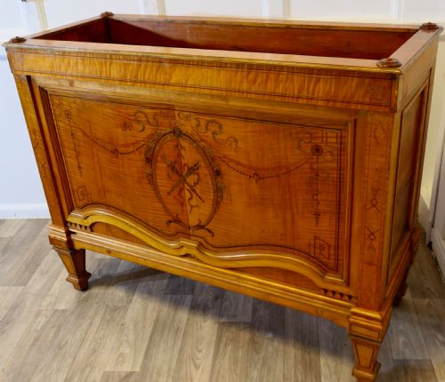 A LARGE FRENCH SATIN WALNUT PLANTER JARDINIRE - ADDITIONAL PHOTO 3