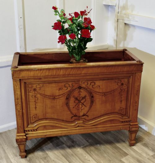 A LARGE FRENCH SATIN WALNUT PLANTER JARDINIRE - ADDITIONAL PHOTO 4
