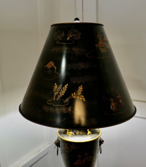 LARGE CHINOISERIE TOLEWARE TABLE LAMP BLACK AND GOLD LACQUER - ADDITIONAL PHOTO 6
