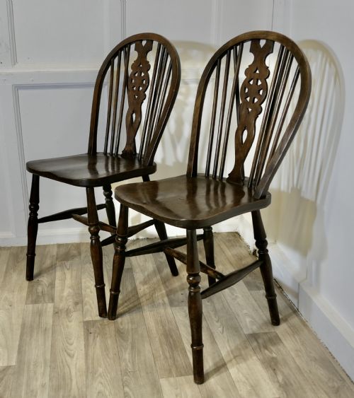 A PAIR OF VICTORIAN BEECH ELM WHEEL BACK WEDGE CHAIRS - ADDITIONAL PHOTO 2