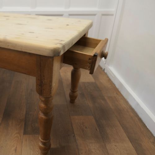 PINE FARMHOUSE KITCHEN TABLE - ADDITIONAL PHOTO 1