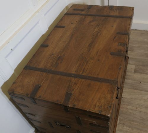 LARGE FITTED IRON BANDED MERCHANTS CHEST - ADDITIONAL PHOTO 3