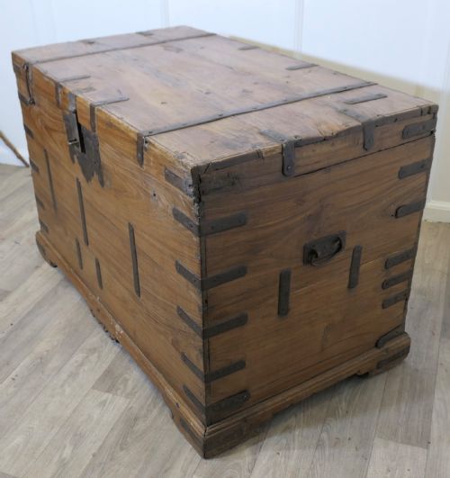 LARGE FITTED IRON BANDED MERCHANTS CHEST - ADDITIONAL PHOTO 4