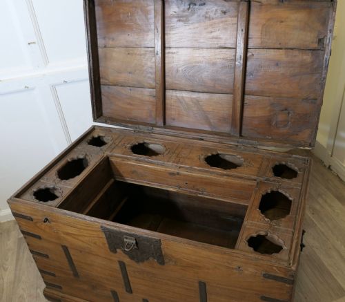 LARGE FITTED IRON BANDED MERCHANTS CHEST - ADDITIONAL PHOTO 5