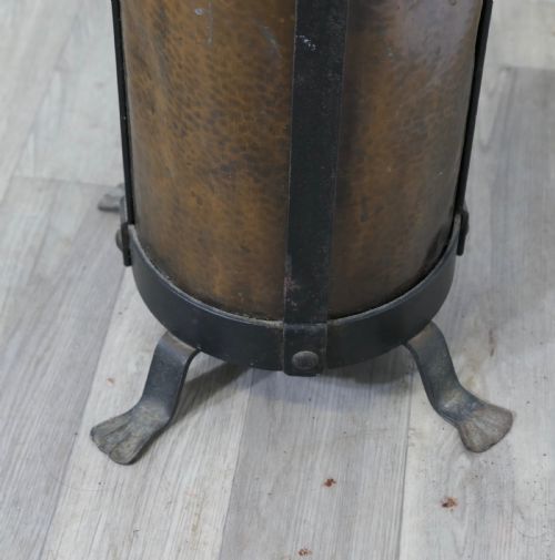 A LARGE GOLDEN COPPER IRON BOUND STICK STAND - ADDITIONAL PHOTO 3