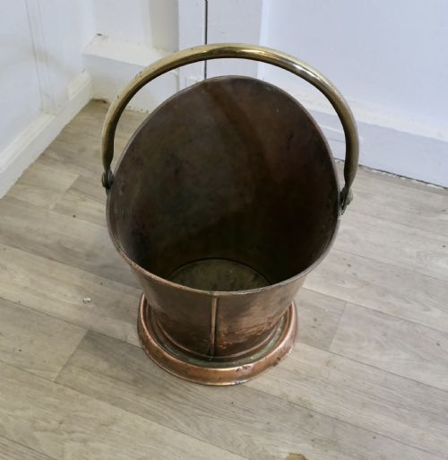AN ARTS AND CRAFTS COPPER HELMET COAL SCUTTLE - ADDITIONAL PHOTO 3