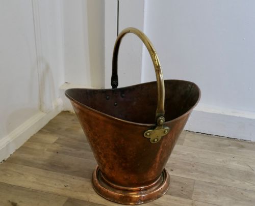 AN ARTS AND CRAFTS COPPER HELMET COAL SCUTTLE - ADDITIONAL PHOTO 4