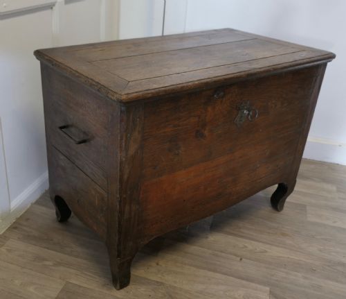 18TH CENTURY SMALL FRENCH OAK COFFER STRONG BOX - ADDITIONAL PHOTO 4