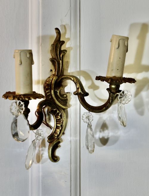 A PAIR OF FRENCH BRASS TWIN WALL LIGHTS - ADDITIONAL PHOTO 1