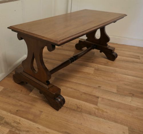 FINE QUALITY WALNUT COFFEE TABLE - ADDITIONAL PHOTO 2