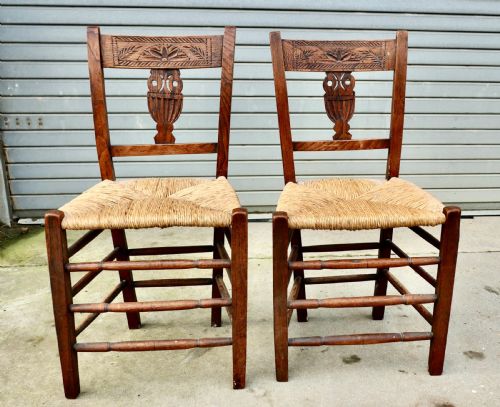 A PAIR OF EARLY 19TH CENTURY RUSH SEATED ELM HALL CHAIRS - ADDITIONAL PHOTO 1