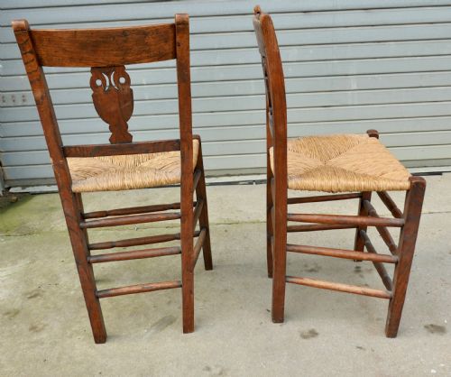 A PAIR OF EARLY 19TH CENTURY RUSH SEATED ELM HALL CHAIRS - ADDITIONAL PHOTO 6