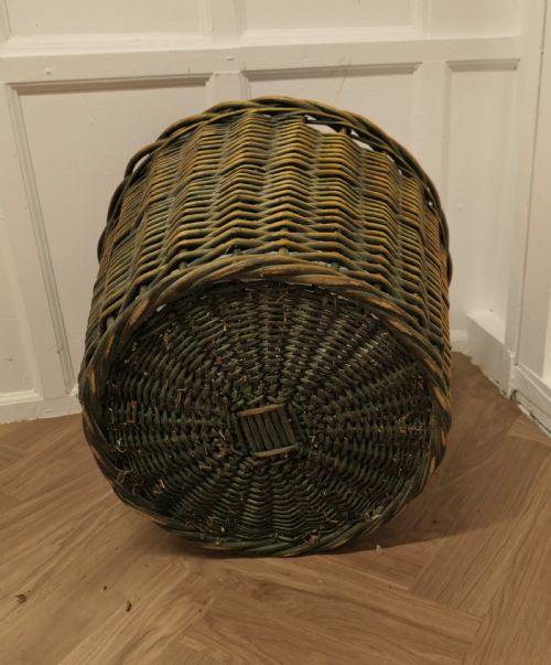 VERY LARGE ROUND WOVEN WILLOW LOG BASKET - ADDITIONAL PHOTO 8