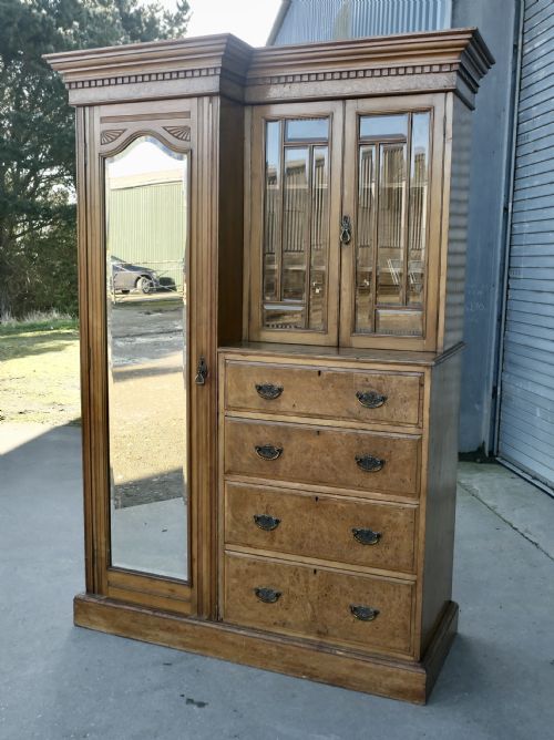 A CHARMING SINGLE WARDROBE COMPACTUM IN ASH AND BUR WALNUT - ADDITIONAL PHOTO 2