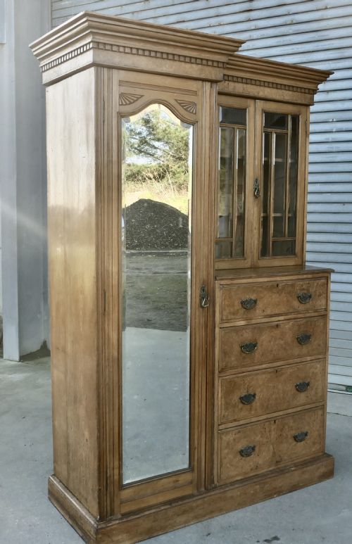A CHARMING SINGLE WARDROBE COMPACTUM IN ASH AND BUR WALNUT - ADDITIONAL PHOTO 4