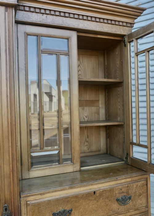 A CHARMING SINGLE WARDROBE COMPACTUM IN ASH AND BUR WALNUT - ADDITIONAL PHOTO 6