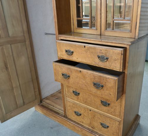 A CHARMING SINGLE WARDROBE COMPACTUM IN ASH AND BUR WALNUT - ADDITIONAL PHOTO 7