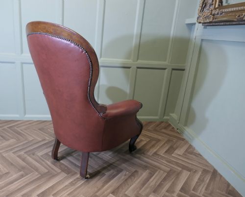 LARGE BUTTON BACK SALON CHAIR IN BURGUNDY LEATHER - ADDITIONAL PHOTO 2