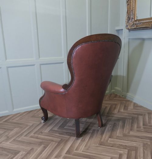 LARGE BUTTON BACK SALON CHAIR IN BURGUNDY LEATHER - ADDITIONAL PHOTO 4