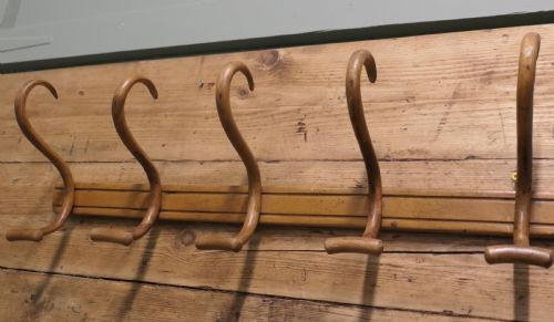 ROW OF 5 LARGE BENTWOOD HAT AND COAT HOOKS - ADDITIONAL PHOTO 5
