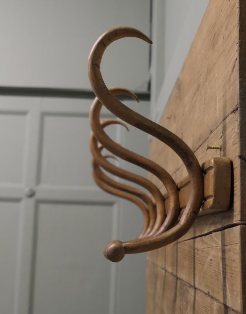 ROW OF 5 LARGE BENTWOOD HAT AND COAT HOOKS - ADDITIONAL PHOTO 6