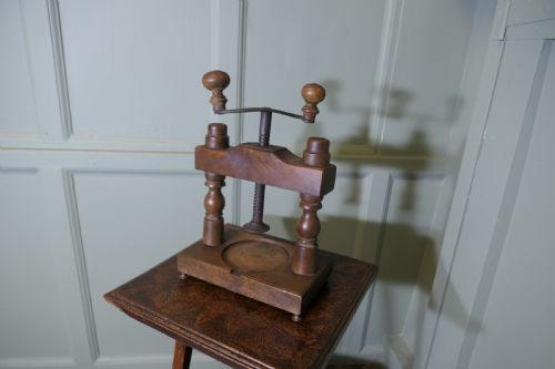 A 19TH CENTURY FRENCH DAIRY CHEESE PRESS - ADDITIONAL PHOTO 1