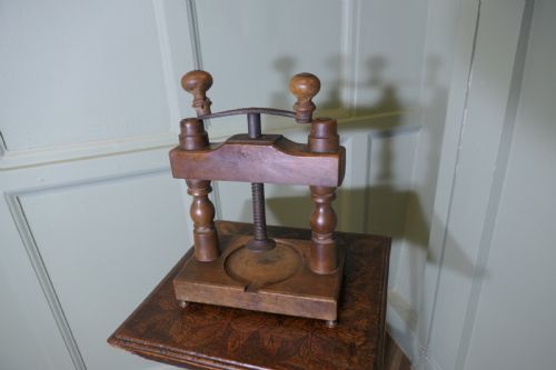 A 19TH CENTURY FRENCH DAIRY CHEESE PRESS - ADDITIONAL PHOTO 3