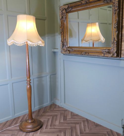 TALL TURNED BEECH FLOOR LAMP STANDARD LAMP - ADDITIONAL PHOTO 1