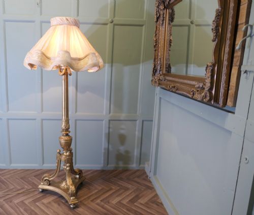 CARVED FRENCH BOUDOIR FLOOR LAMP - ADDITIONAL PHOTO 3